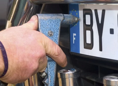 Comment changer sa plaque d&rsquo;immatriculation facilement
