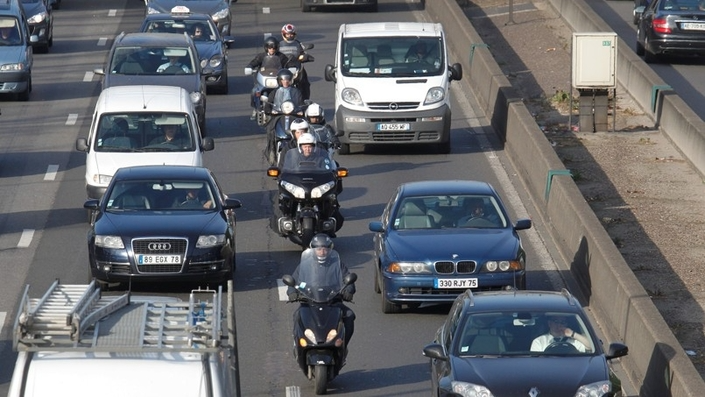 Maîtriser la circulation interfile à moto en toute sécurité