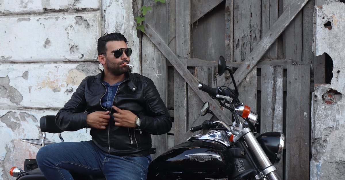 accessoires urbains pour motards : découvrez notre sélection d'équipements alliant style et fonctionnalité pour la vie en ville à moto.