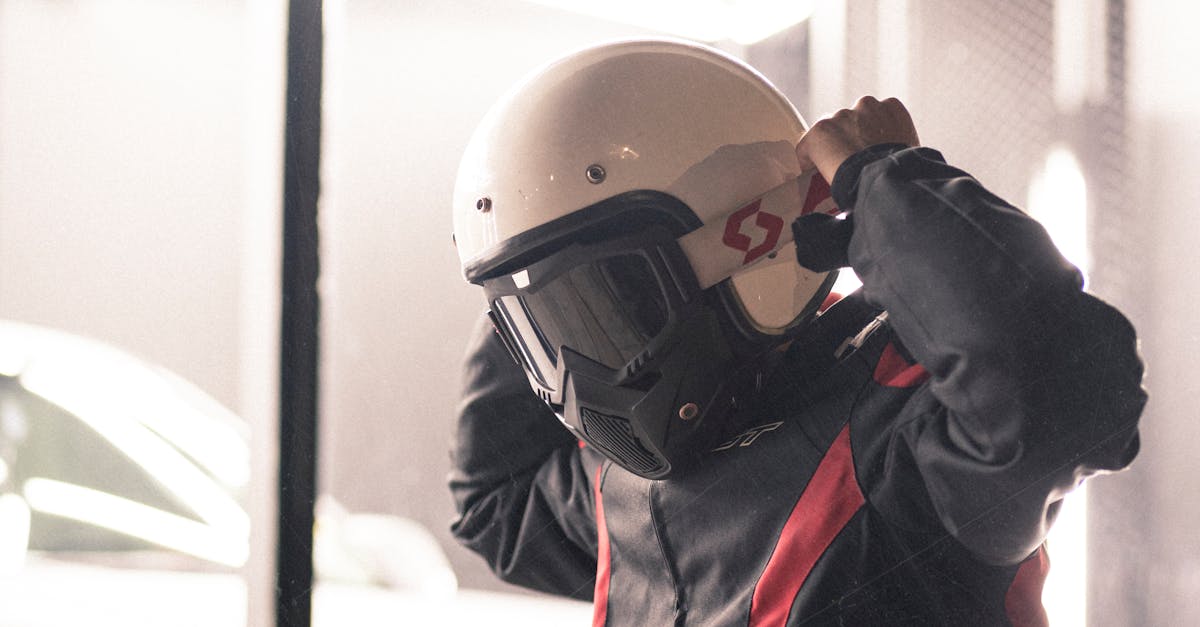 découvrez nos conseils essentiels pour préparer votre moto en hiver et assurer sécurité et performance malgré le froid.
