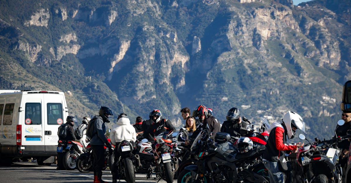 découvrez la route spectaculaire du col de la bonette, un itinéraire incontournable pour les passionnés de moto offrant des paysages à couper le souffle et une expérience de conduite unique en haute montagne.