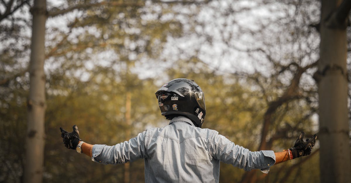 prévention des douleurs dorsales pour les motards : conseils et astuces pour rouler confortablement et éviter les maux de dos.