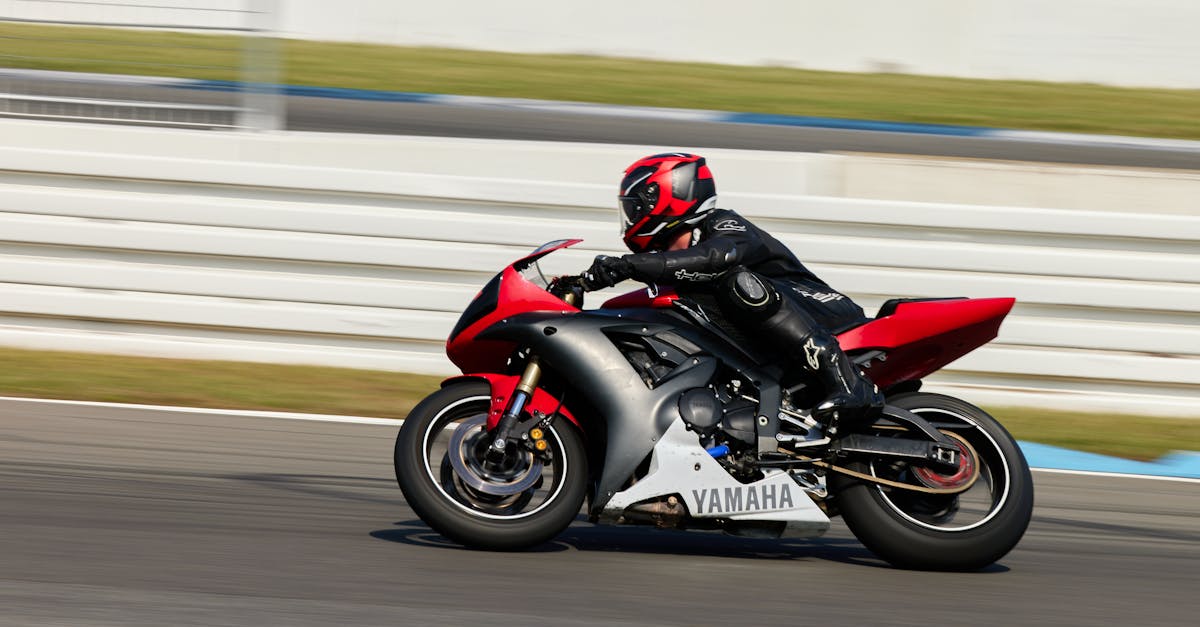 découvrez tout sur les motos : modèles, conseils d'achat, entretien et accessoires pour les passionnés de deux-roues.