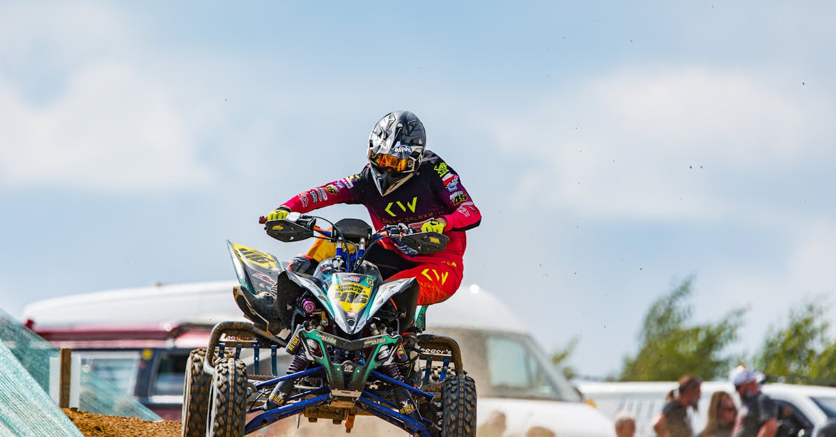 découvrez les réglementations essentielles pour conduire un quad en toute sécurité et légalement. informations sur les permis, équipements obligatoires et règles de circulation.