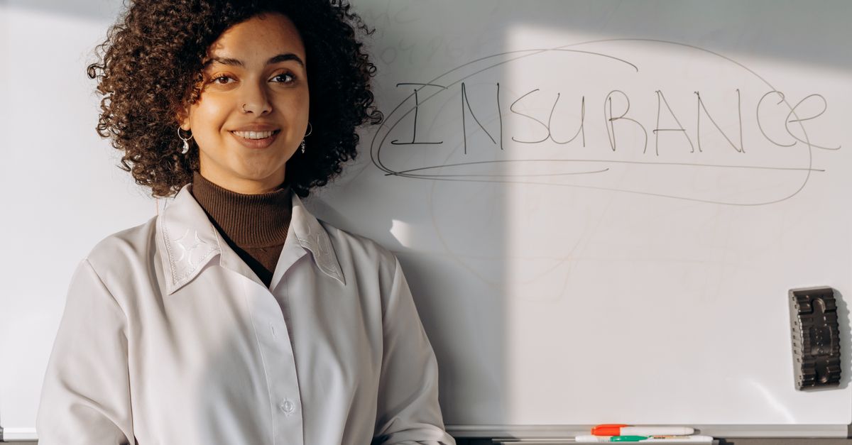 découvrez un agent d'assurance dédié à vous offrir les meilleures solutions pour protéger vos biens, votre famille et votre avenir avec des conseils personnalisés.