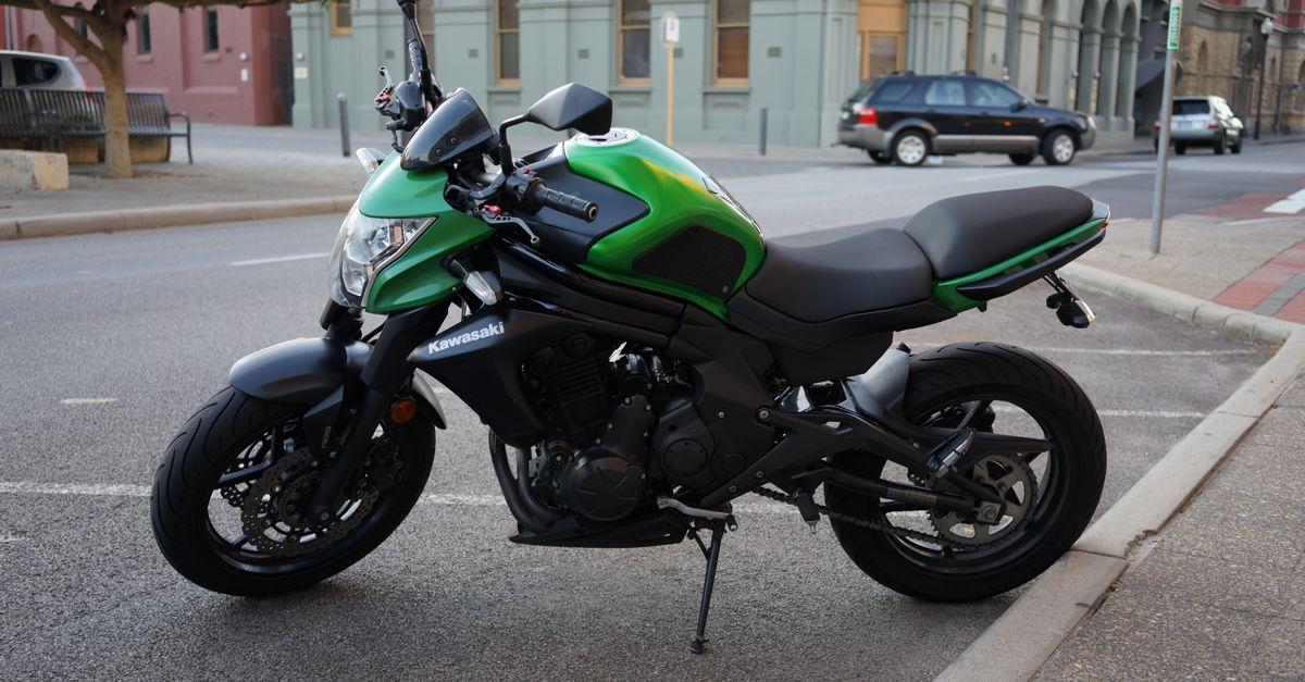Accueil 8 découvrez la kawasaki z 750 s, une moto sportive alliant puissance, agilité et design dynamique pour une expérience de conduite inégalée.