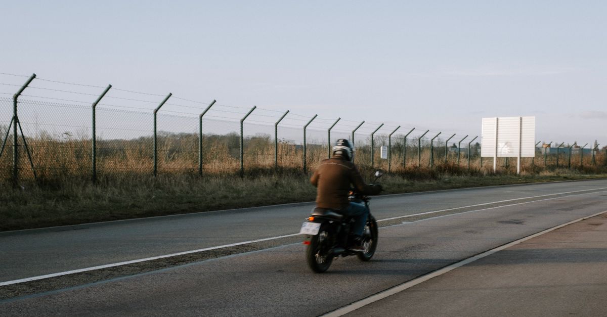 Accueil 13 découvrez l'âge légal pour conduire une moto 80cc en france, les conditions requises et les règles à respecter pour conduire en toute sécurité.