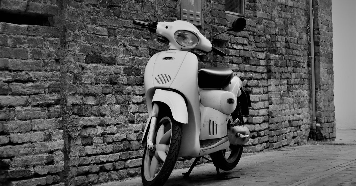 enregistrez votre cyclomoteur facilement et rapidement. découvrez les démarches essentielles pour la déclaration et l'immatriculation de votre scooter.