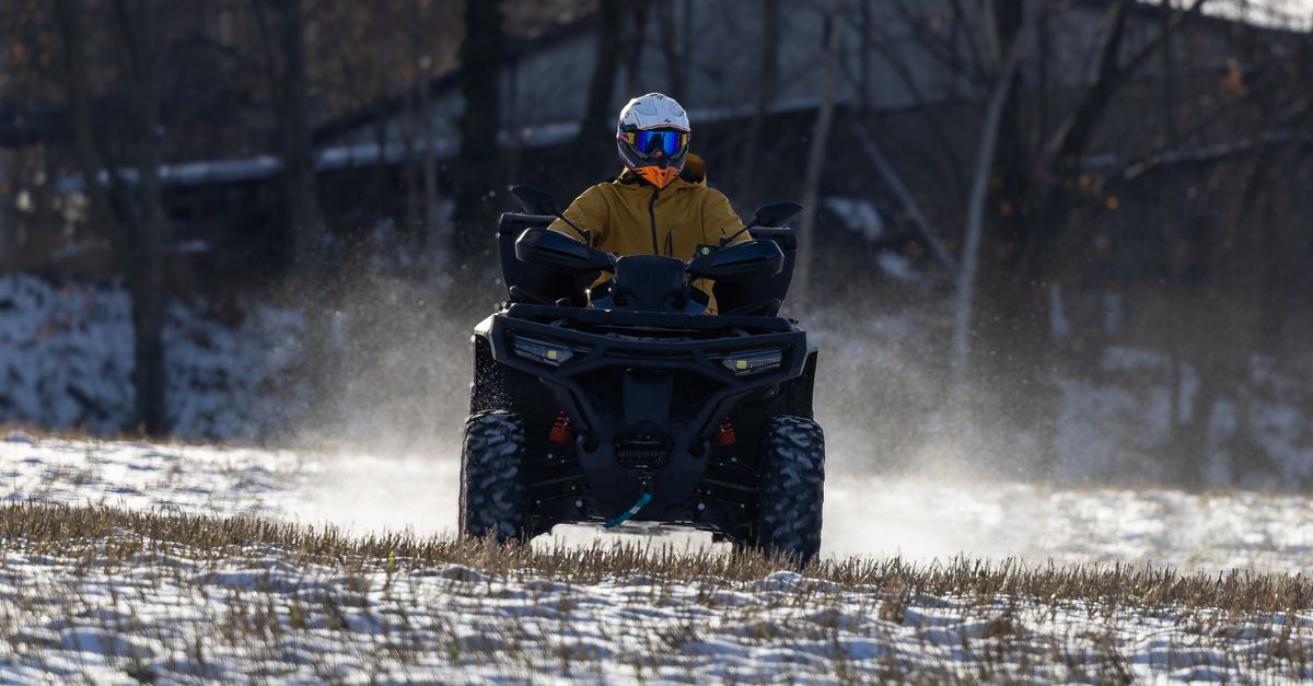découvrez notre équipement moto spécialement conçu pour affronter le froid : vestes, gants, casques et accessoires thermiques pour rouler en toute sécurité et confort même par temps froid.