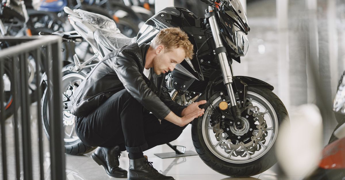 Accueil 9 inspection de moto en france : contrôlez la sécurité et la conformité de votre deux-roues avec nos services d'expertise moto professionnels et rapides.