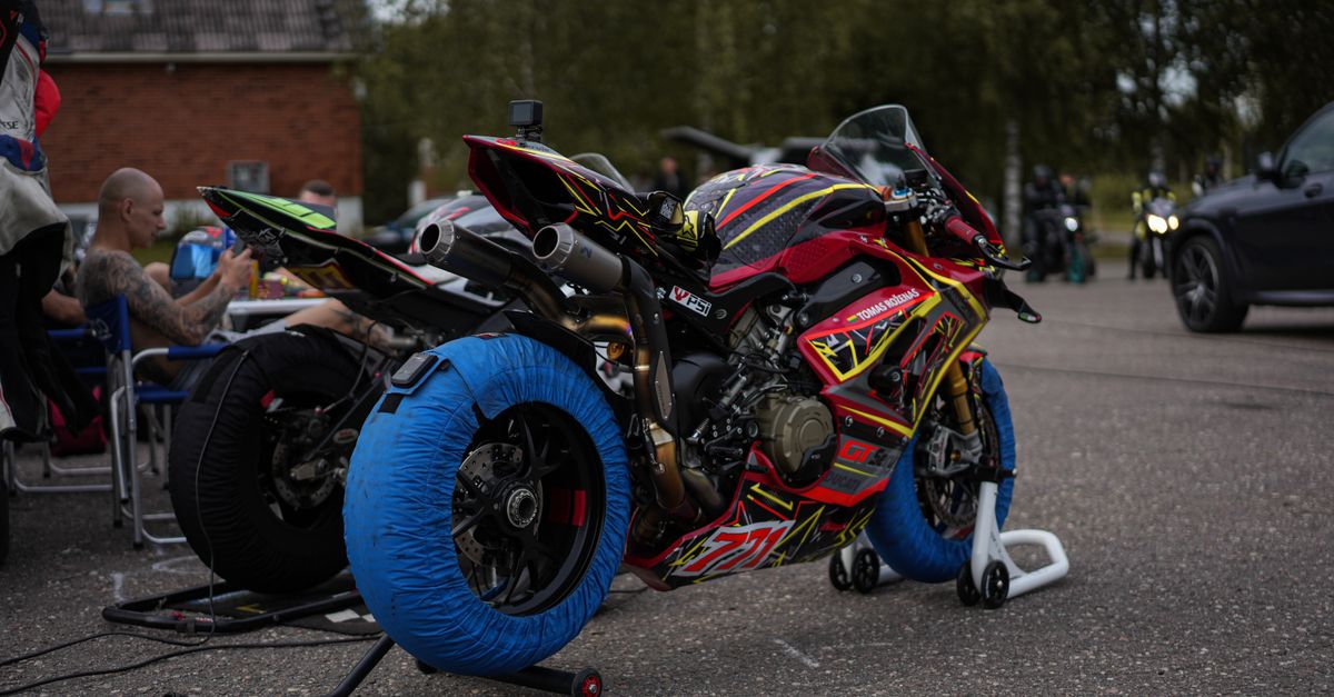 Accueil 10 pneus neige pour moto : améliorez l'adhérence et la sécurité de votre moto en hiver avec nos pneus spécialement conçus pour la neige et la glace.
