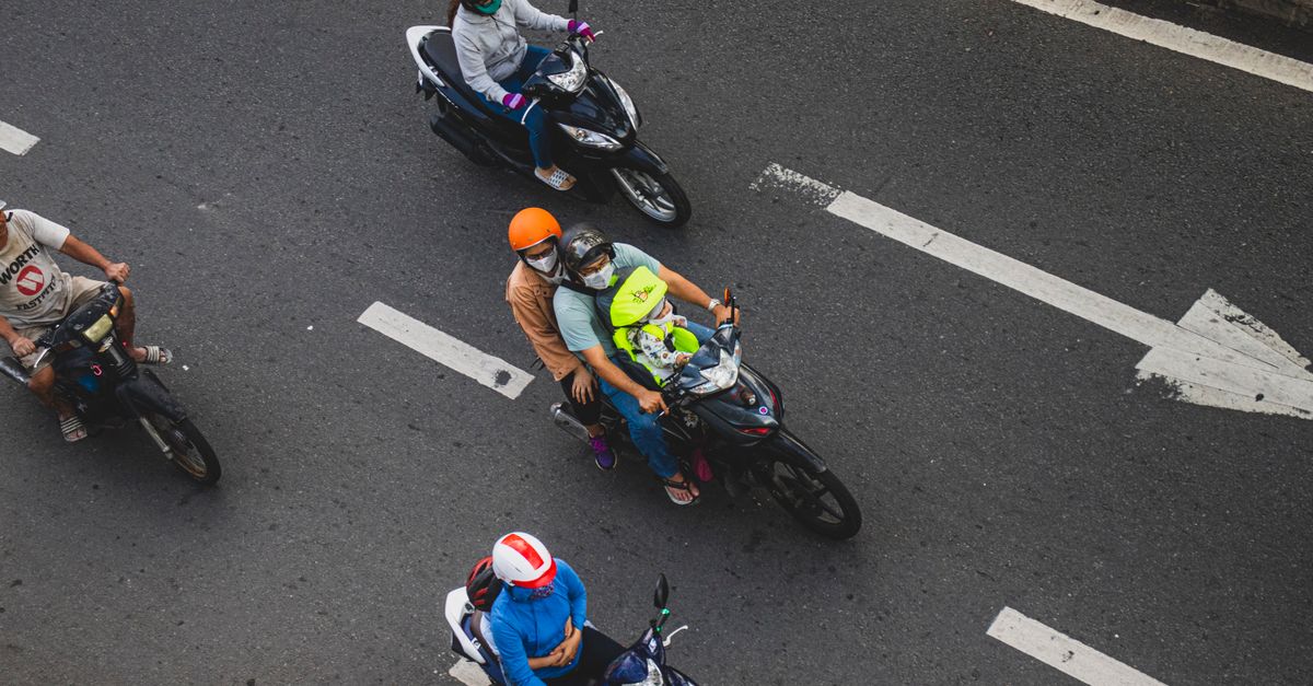 Accueil 16 découvrez les règles de circulation essentielles pour les motocyclistes afin d'assurer votre sécurité et respecter le code de la route.