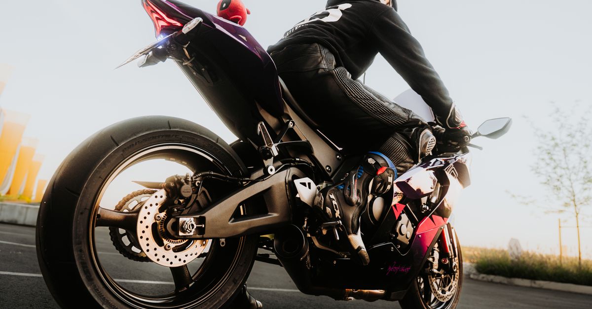 Accueil 16 obtenez votre permis moto facilement et en toute sécurité. découvrez les étapes, les exigences et les conseils pour réussir votre examen de conduite moto.