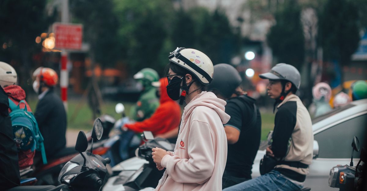 découvrez nos visières de casque de moto photochromiques qui s'adaptent automatiquement à la luminosité, offrant une sécurité et un confort optimaux pour tous vos trajets.