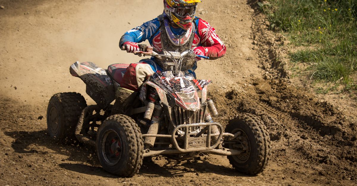 découvrez les réglementations essentielles pour conduire un quad en toute sécurité et conformément à la loi. informations sur les permis, équipements obligatoires et règles de circulation.