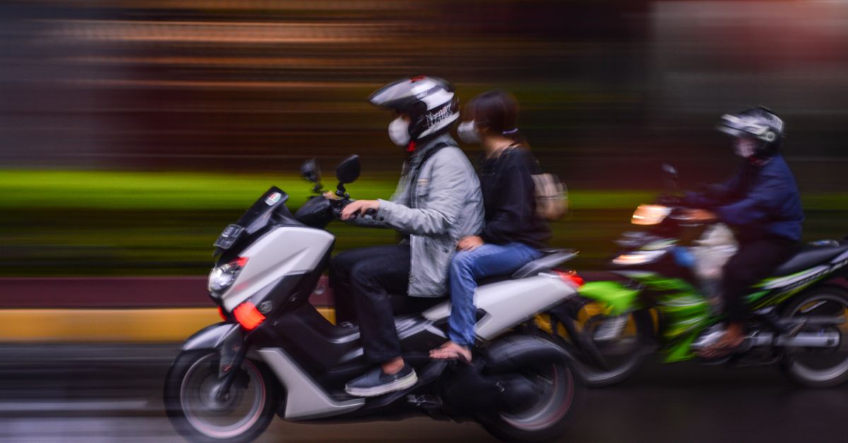 découvrez les meilleures pratiques pour assurer votre sécurité en scooter, incluant des conseils essentiels, l'équipement adapté et les règles de conduite à respecter.