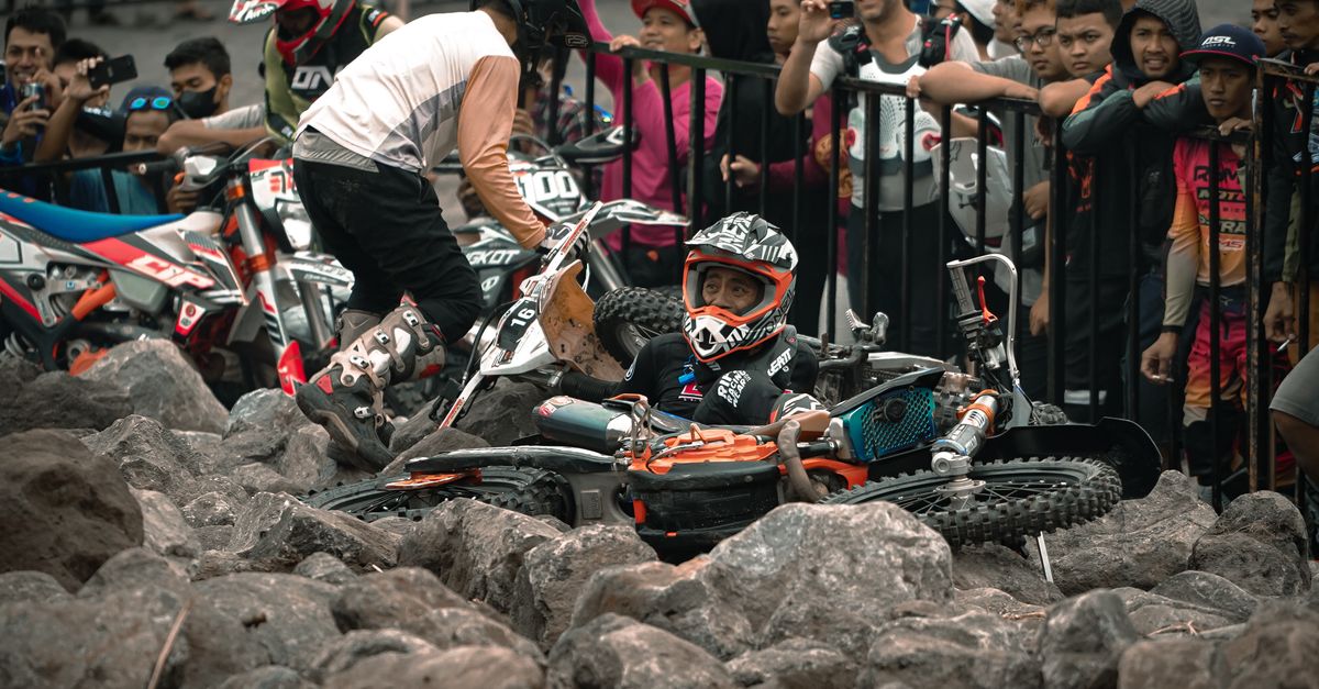 Accueil 12 découvrez nos bandes dessinées captivantes sur les motos, où aventures et passion mécanique se rencontrent pour les amateurs de deux-roues.