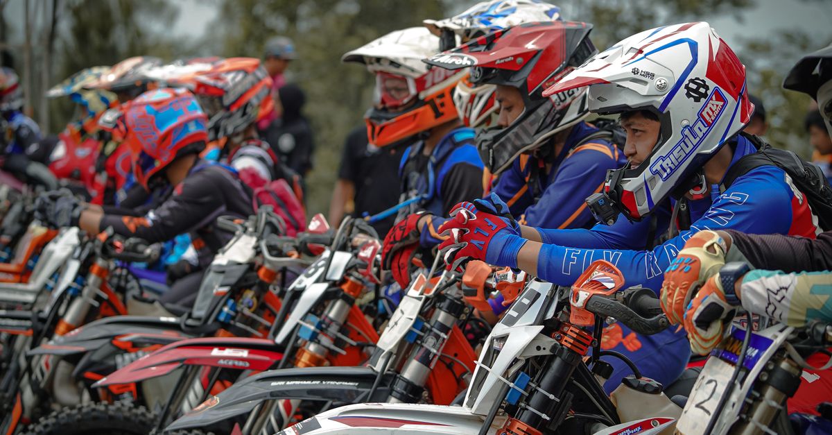 découvrez comment démarrer votre moto en la poussant avec notre guide complet sur le démarrage à la poussette pour motocyclettes.