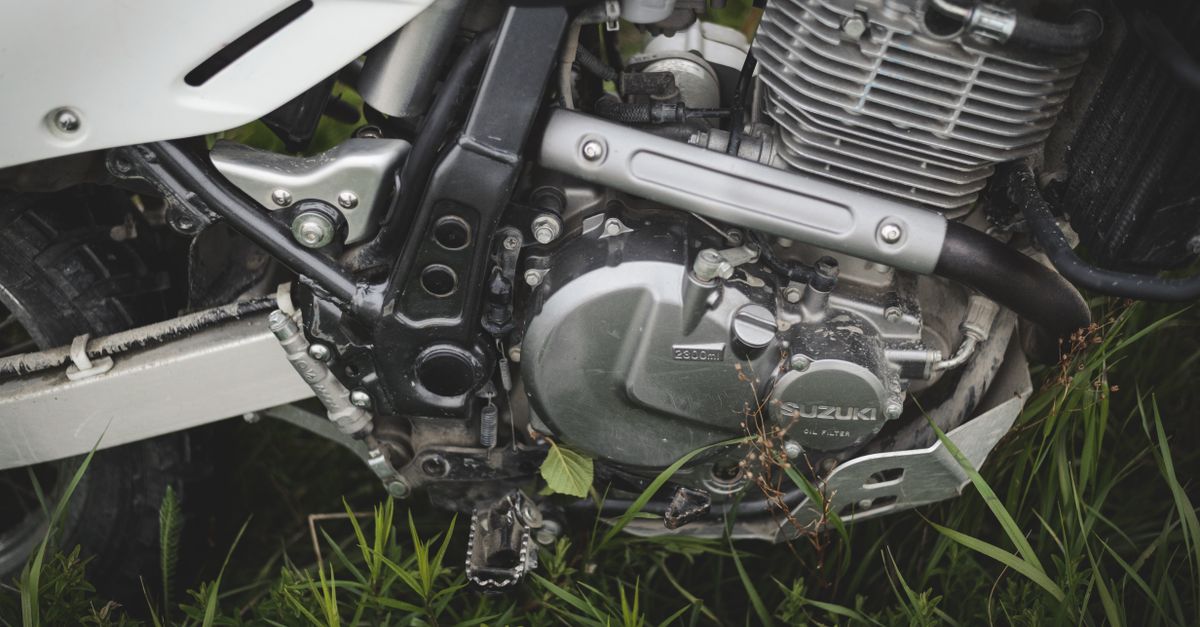 découvrez l'histoire et la signification du logo suzuki, symbole de qualité et d'innovation dans l'industrie automobile et motocycliste.