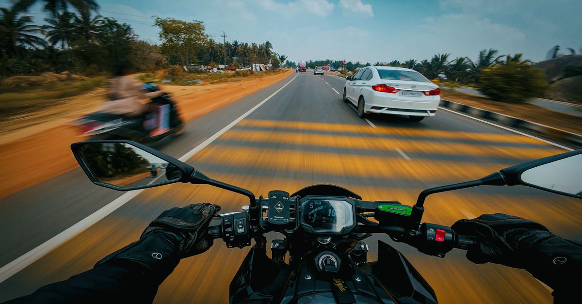 suivez et localisez facilement votre moto en temps réel avec notre traceur gps pour moto, sécurisé et fiable.