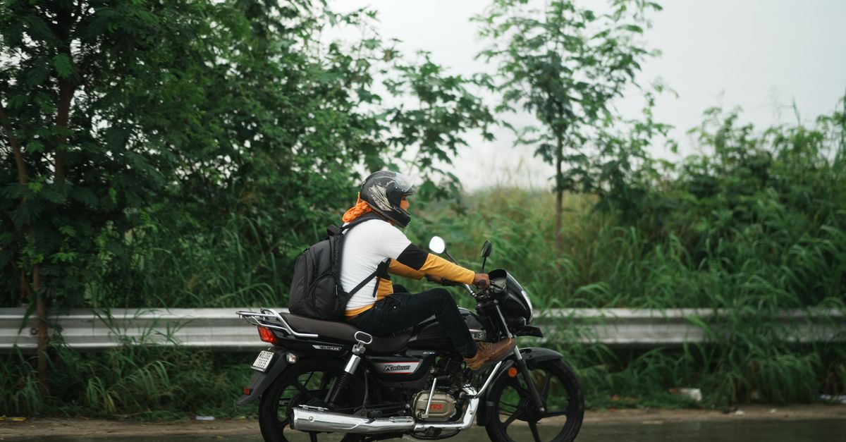 Accueil 8 pantalon de pluie pour moto : protection imperméable et confortable pour rouler sous la pluie en toute sécurité.