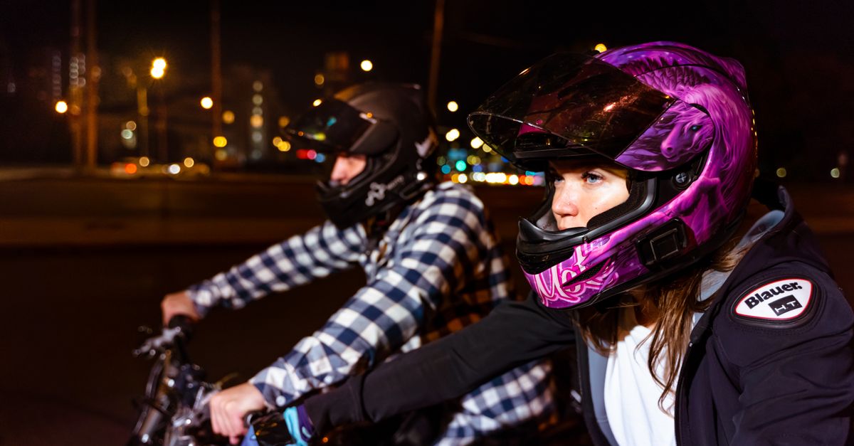 découvrez comment choisir un casque de moto adapté à votre morphologie, à votre conduite et aux normes de sécurité pour rouler en toute confiance.