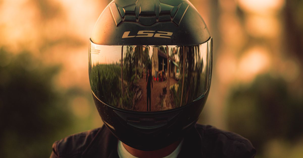 découvrez la norme ece 22.06 pour les casques moto : exigences de sécurité, tests d’homologation et conseils pour choisir un casque conforme.