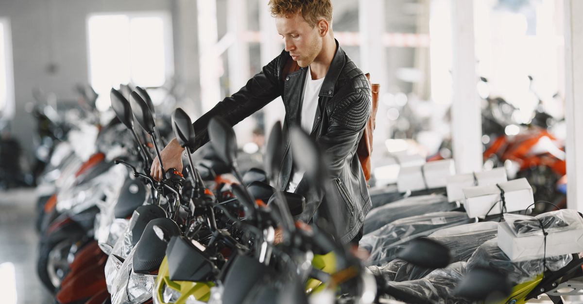 préparez votre examen du permis moto grâce à des conseils pratiques et des tests pour réviser le code et maîtriser les règles de conduite.